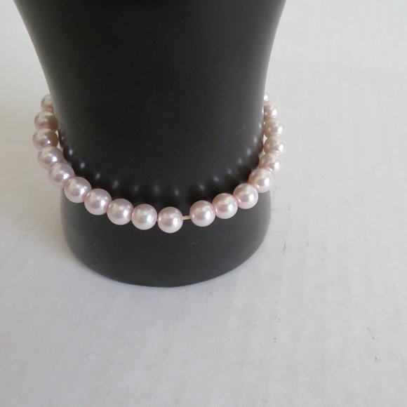 Adorable Stretch Faux Pearl Bracelet, EUC - Picture 4 of 4